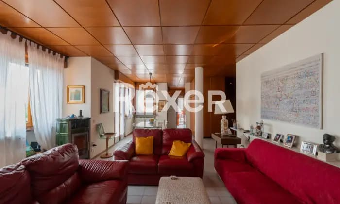 Rexer-Carpenedolo-Splendido-attico-dal-design-moderno-con-ampio-terrazzo-SALONE