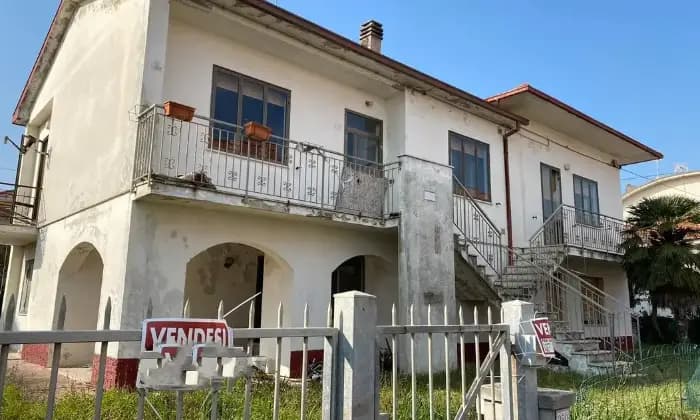 Rexer-Mondolfo-Villa-bifamiliare-in-Viale-Giosu-Carducci-Marotta-Giardino