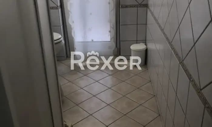 Rexer-Grotte-Appartamento-in-ottime-condizioni-con-balconivendo-senza-mobili-Bagno