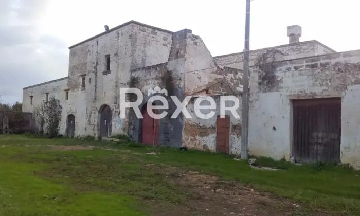 Rexer-Nard-Vendesi-porzione-di-Antica-Masseria-Giardino