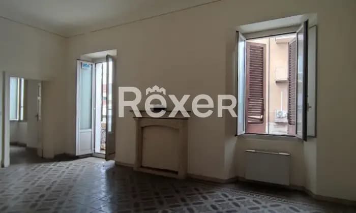 Rexer-Sulmona-Appartamento-con-due-camere-da-letto-camino-balcone-cantina-Salone