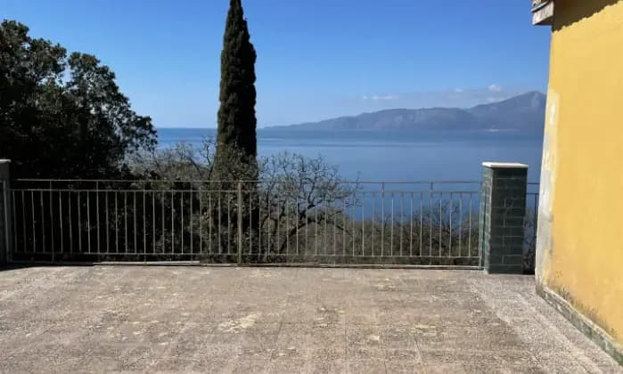 Rexer-Maratea-Villa-indipendente-vicina-al-bellissimo-mare-di-Maratea-Giardino