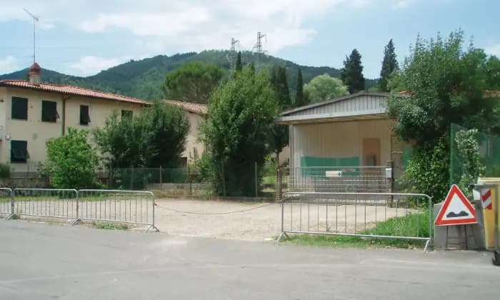 Rexer-Rignano-sullArno-EX-FABBRICATO-ARTIGIANALE-Giardino