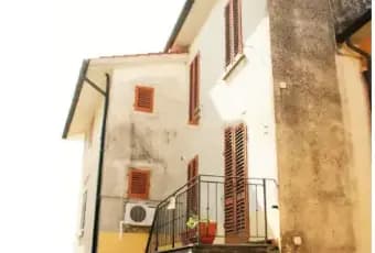 Rexer-Lamporecchio-Vendesi-appartamento-in-via-San-Giorgio-a-LAMPORECCHIO-Terrazzo