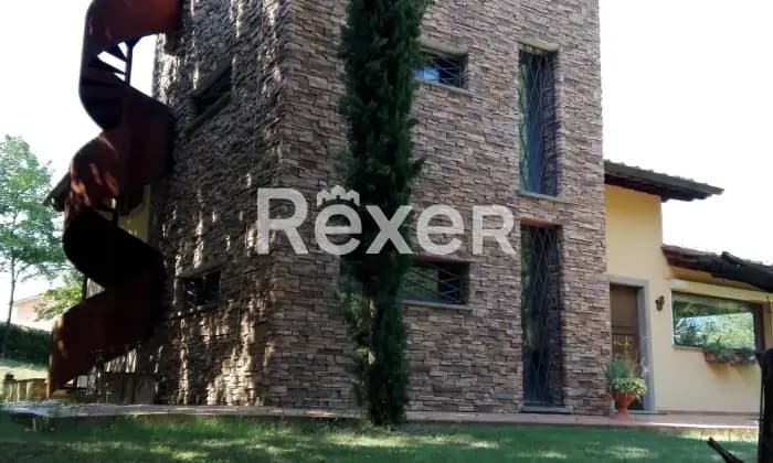 Rexer-Bibbiena-Splendida-villa-su-tre-livelli-con-ampio-parcogiardino-ESTERNO