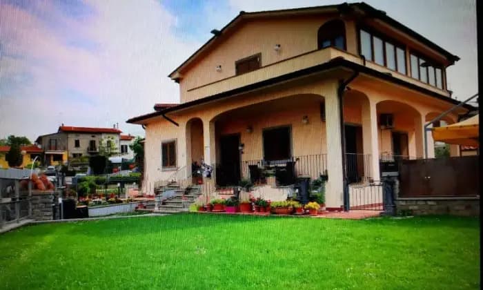 Rexer-Arezzo-Villa-unifamiliare-in-vendita-a-Localit-Chiani-Arezzo-AR-Giardino
