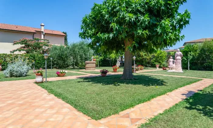 Rexer-Campiglia-Marittima-Villa-singola-con-ampio-giardino-in-zona-centrale-residenziale-GIARDINO