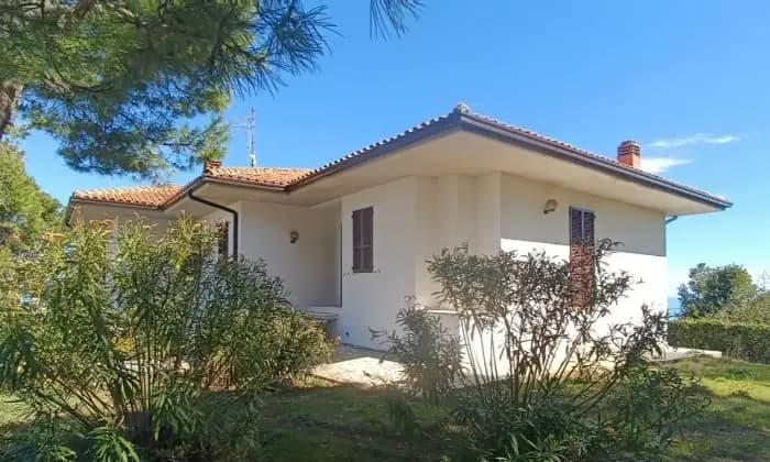 Rexer-Ripatransone-Villa-in-collina-vista-mare-Giardino