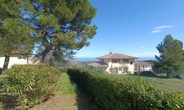 Rexer-Ripatransone-Villa-in-collina-vista-mare-Giardino