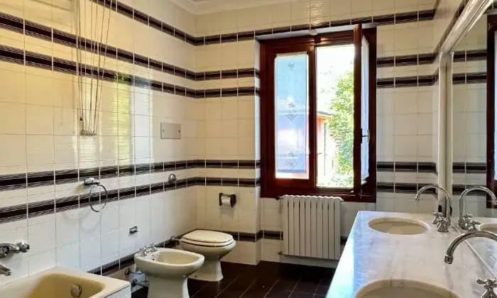 Rexer-Casazza-Vendesi-appartamento-in-via-Gaetano-Donizetti-Casazza-Bagno