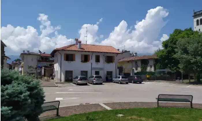 Rexer-Montereale-Valcellina-Casa-di-paese-in-piazza-Giulio-Cesare-a-Montereale-Valcellina-Giardino