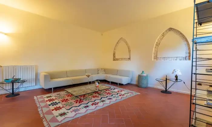 Rexer-San-Miniato-Casale-In-toscana-con-piscina-e-campo-da-tennis-Salone