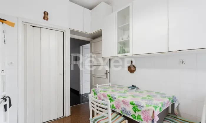 Rexer-Genova-Genova-quartiere-Quarto-Via-Priaruggia-ampio-appartamento-in-vendita-CUCINA