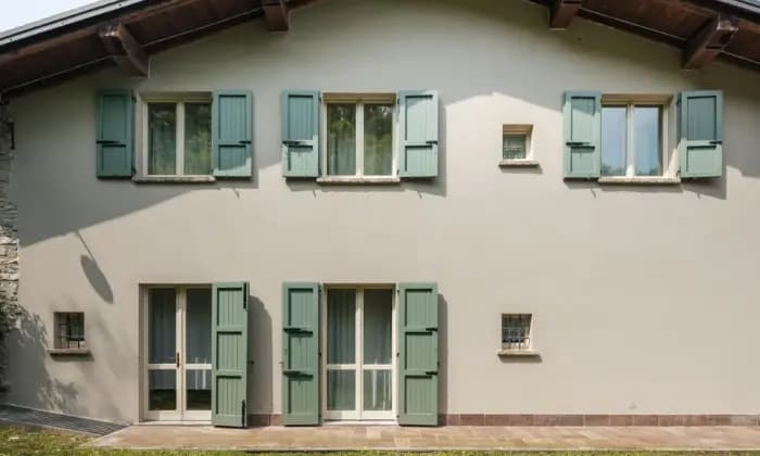 Rexer-Gropparello-Villa-in-vendita-in-via-Gavazzini-GIARDINO