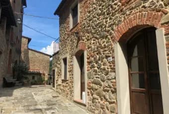 Rexer-Bucine-Casa-in-vendita-nel-romantico-borgo-di-Pietraviva-Altro