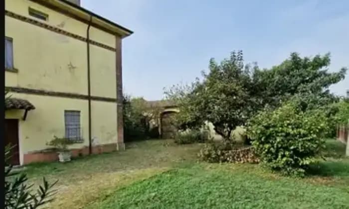 Rexer-Castellucchio-Villa-indipendente-a-Castellucchio-MN-Giardino