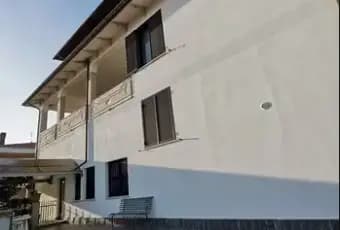 Rexer-Notaresco-Vendesi-villetta-con-due-appartamenti-e-garage-Garage