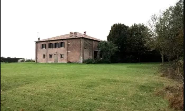 Rexer-Ferrara-Ex-Fienile-ristrutturato-in-contesto-rurale-Giardino
