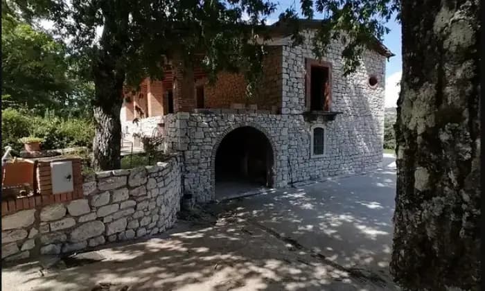 Rexer-Sassinoro-Vendesi-villa-in-pietra-antica-Terrazzo