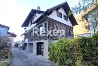 Rexer-Grosio-Casa-indipendente-libera-su-lati-Terrazzo