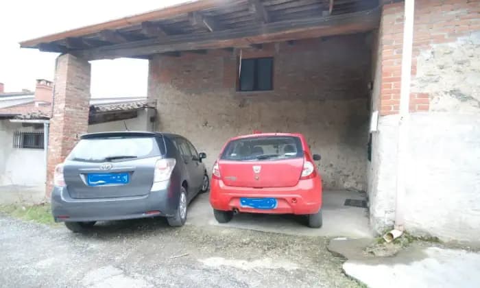Rexer-Trana-Casale-dei-primi-del-ristrutturata-ANGOLO-VIA-PIEMONTE-Garage