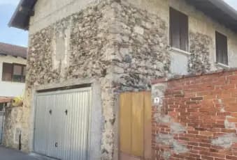 Rexer-Fontaneto-dAgogna-Casale-indipendente-da-ristrutturare-Garage