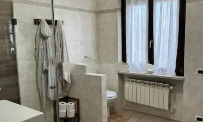 Rexer-Mortara-Appartamento-in-villa-via-Galileo-Galilei-Bagno