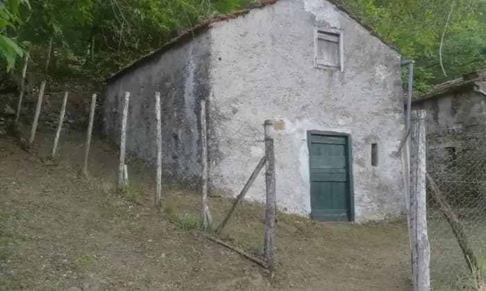 Rexer-Bagni-di-Lucca-Casa-Rustica-in-localit-di-origine-medioevale-sulle-colline-lucchesi-Altro