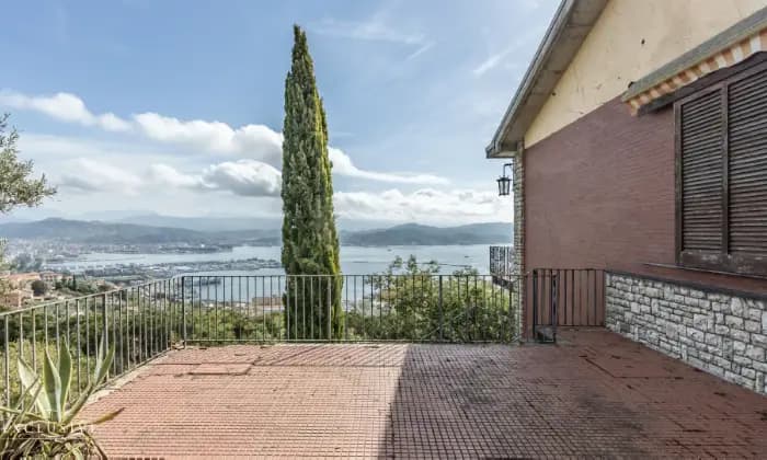 Rexer-La-Spezia-Villa-indipendente-con-vista-sul-Golfo-dei-Poeti-Terrazzo