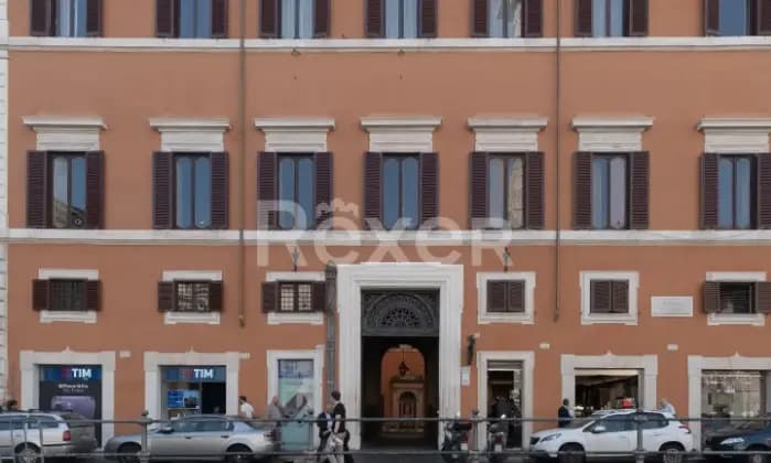 Rexer-Roma-Piazza-Colonna-Appartamento-di-alta-rappresentanza-in-Palazzo-storico-Garage