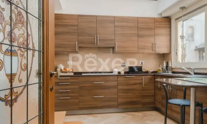 Rexer-Roma-Piazza-Colonna-Appartamento-di-alta-rappresentanza-in-Palazzo-storico-Cucina