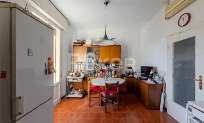 Rexer-Bologna-Saragozza-via-Bastia-mq-con-balconi-e-cantina-Cucina