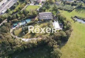 Rexer-Desenzano-del-Garda-Villa-singola-con-area-verde-e-piscina-Giardino