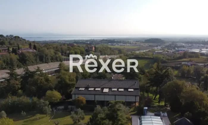 Rexer-Desenzano-del-Garda-Villa-singola-con-area-verde-e-piscina-Giardino