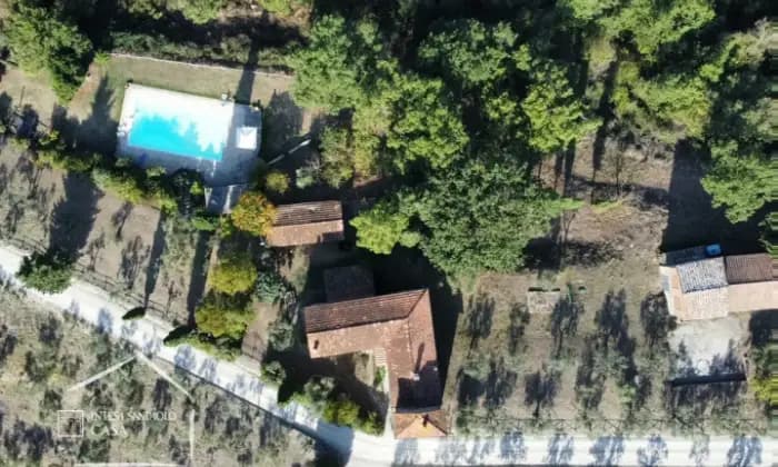Rexer-Bucine-Casale-con-piscina-e-terreni-Terrazzo