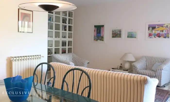 Rexer-Rapallo-Appartamento-mq-con-terrazzino-due-balconi-e-box-CameraDaLetto