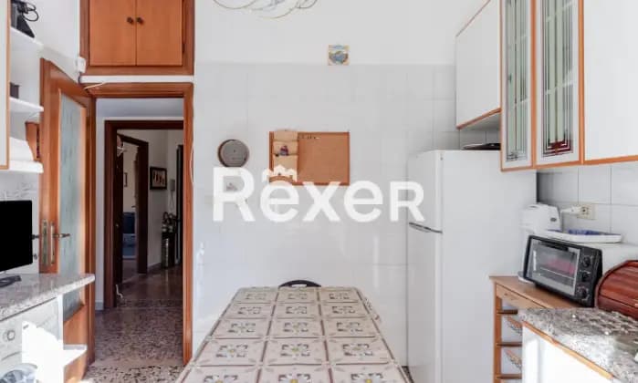 Rexer-Roma-Bilocale-adiacente-fermata-metro-Battistini-Cucina