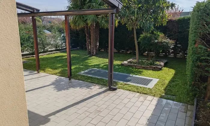 Rexer-Cavernago-Appartamento-in-villa-via-Dante-a-Cavernago-Giardino