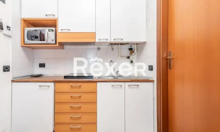 Rexer-Desenzano-del-Garda-Monolocale-arredato-con-cantina-e-box-auto-Cucina