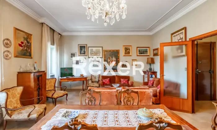 Rexer-Roma-Appartamento-mq-con-cantina-mansarda-e-posto-auto-Salone