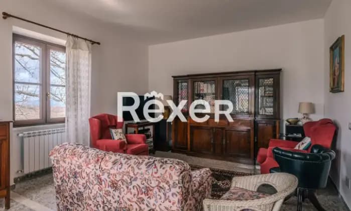 Rexer-Viterbo-Villa-unifamiliare-disposta-su-su-tre-piani-con-terreno-e-box-Altro