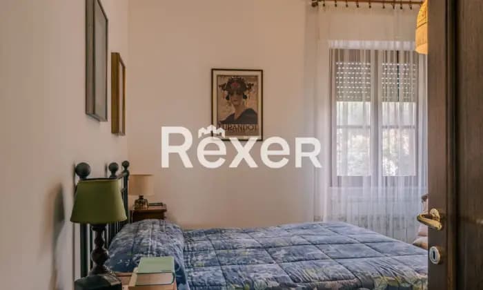 Rexer-Viterbo-Villa-unifamiliare-disposta-su-su-tre-piani-con-terreno-e-box-CameraDaLetto