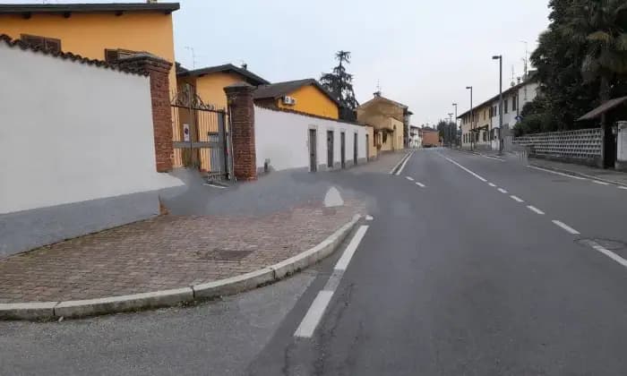 Rexer-Montanaso-Lombardo-Vendesi-appartamento-in-Via-Roma-Centro-Montanaso-Lombardo-Giardino