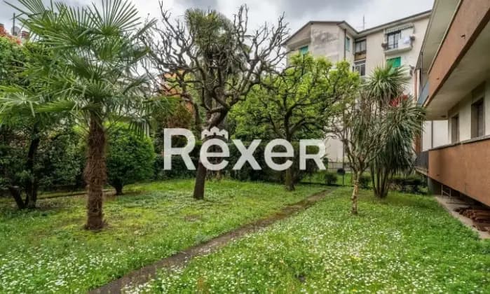 Rexer-Brescia-Porzione-di-villa-bifamiliare-mq-con-box-auto-Giardino