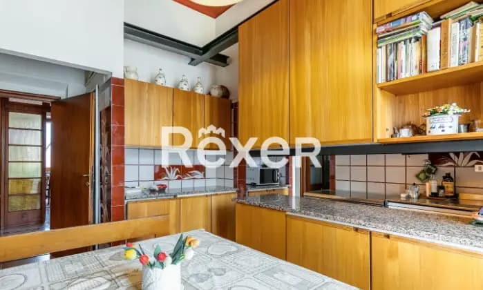Rexer-Firenze-Via-delle-Cinque-Giornate-Appartamento-di-vani-oltre-servizi-balconi-e-accessori-Cucina