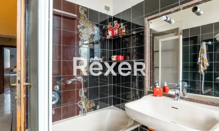 Rexer-Firenze-Via-delle-Cinque-Giornate-Appartamento-di-vani-oltre-servizi-balconi-e-accessori-Bagno