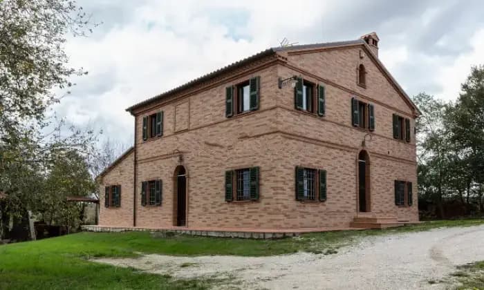 Rexer-Maiolati-Spontini-Casalecascina-in-vendita-in-via-Monteschiavo-Giardino