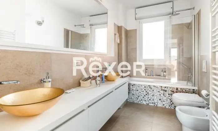Rexer-Roma-Benedetto-Croce-Montagnola-Appartamento-panoramico-con-box-auto-Bagno