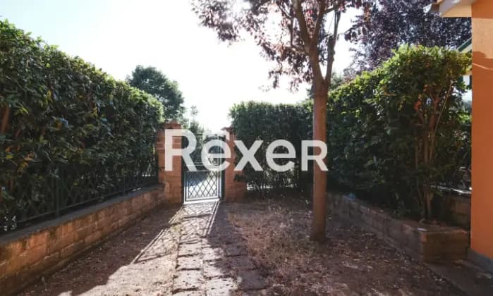 Rexer-Trevignano-Romano-Villa-a-schiera-mq-con-giardino-e-posto-auto-Giardino