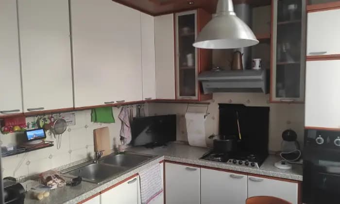Rexer-Novara-Vendesi-appartamento-in-Via-Delleani-n-a-Novara-Cucina